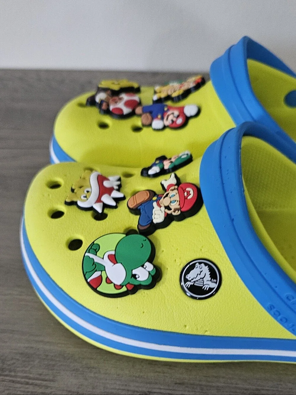 CROCS Kids Citron Yellow and Blue Clogs with Super Mario Charms C 13 Boy
